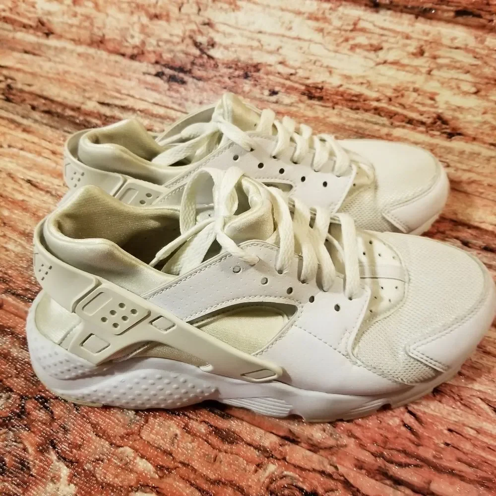 Nike Huarache White Women's 8.5 or Youth Size 7